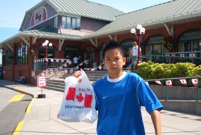 Canada Day shopping started at Canada/US Border