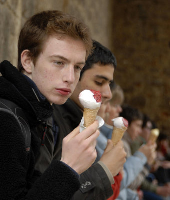 Icecream eaters in Italy
