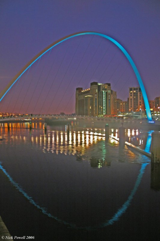 Gateshead Millenium Bridge 4.jpg