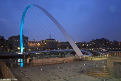 Gateshead Millenium Bridge 2.jpg