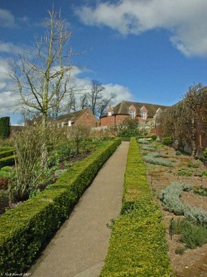 Leeds Castle Gardens.JPG