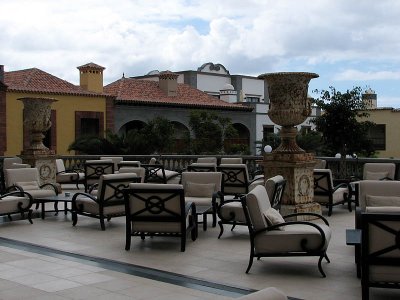 bar seating area (outside)