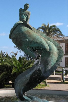 statue
