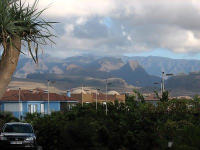 hills behind maspalomas