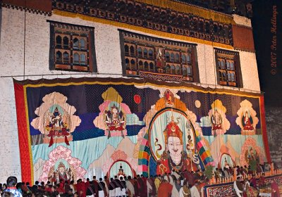 Raising the Thondrol of Guru Rinpoche