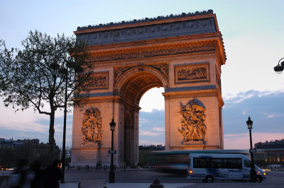 Arc de Triomphe at dusk