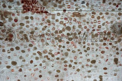 desecration of Oscar Wilde's tomb