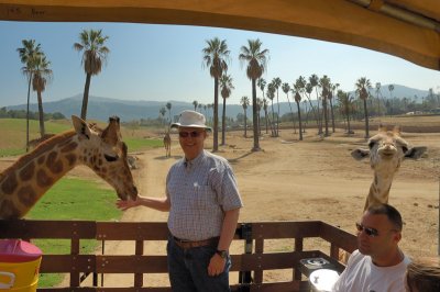 Photo Caravan - Jim feeding Giraffe