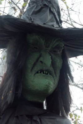 Giant Witch, Face Detail