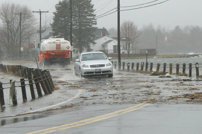 Causeway to Portsmouth, Vehicles Passing