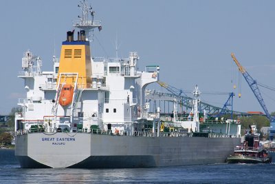 Irving Great Eastern, oil tanker, arriving