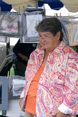 Linda Gillespie, Looking