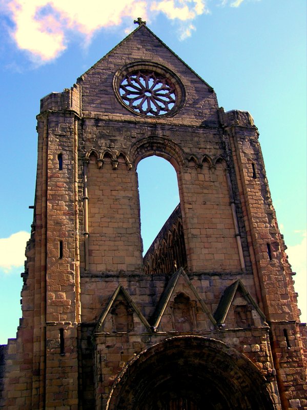 Jedbourgh Abbey -1 Sept 07.jpg