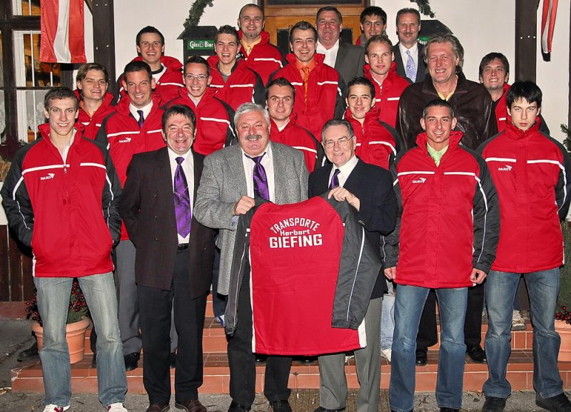 Neue Trainingsjacken fr den SCL von Herbert Giefing, <br>16. Dezember 2006