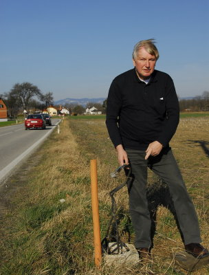 Gemeinderat Manfred Grimm warnt vor den Gefahren fr den Fugnger