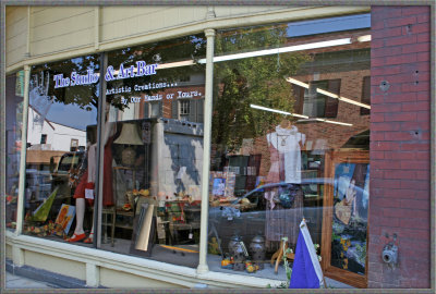 The Studio and Art Bar