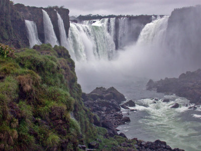 Iguacu falls (devil's throat brazilian side)
