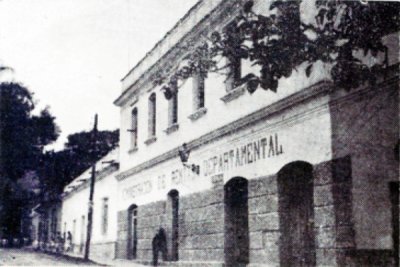 Edificio Antiguo (en el funciono la Administracion de Rentas)