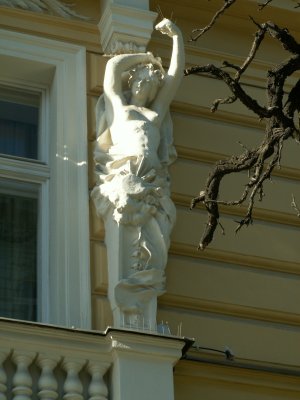 Femme à la fenêtre