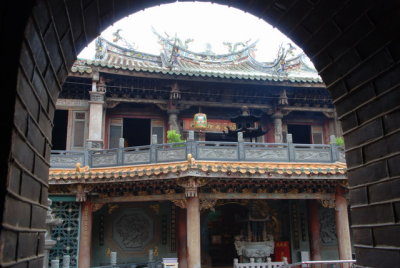 The Rear Hall ᷵