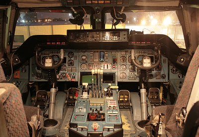 AN-124 UR-82072 Cockpit