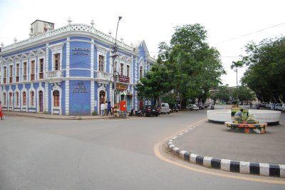 Panjim on a Sunday, not a lot of traffic...