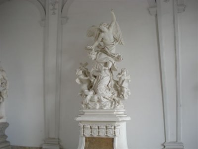 Statue in Gate house of Belvedere.JPG