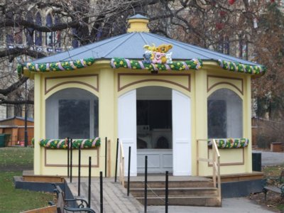 Rathause Park during the day (3).JPG