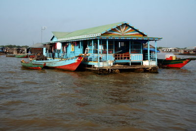 Fishing village - School - Tonle Sap - Cambodia<p>Lake who grow 3 times his superficie at the raining season