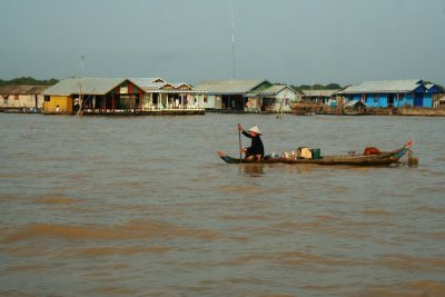 Fishing village - School - Tonle Sap - CambodiaLake who grow 3 times his superficie at the raining season
