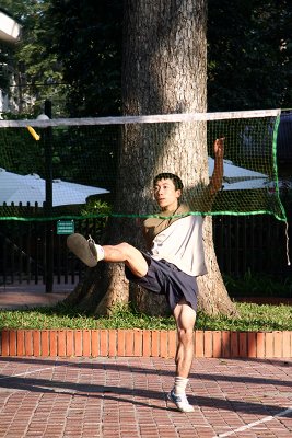 Genre de badminton, mais avec les pieds uniquement
