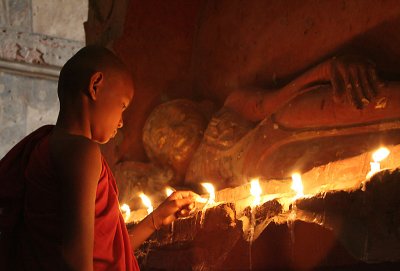 Worshipping Buddha (Dec 06)