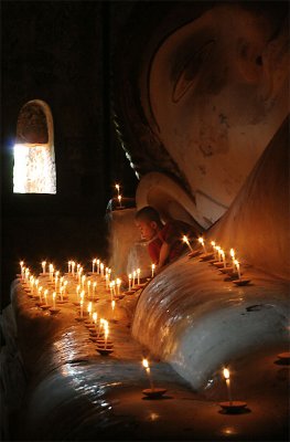 Shinbinthalyaung Reclining Buddha, Bagan (Dec 06)