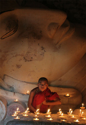 Shinbinthalyaung Reclining Buddha, Bagan (Dec 06)