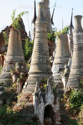 Shwe Inn-Dein Pagoda Complex (Dec 06)