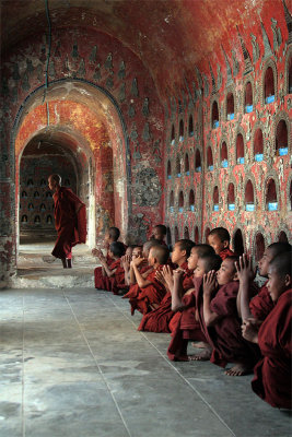 Shwe Yaunghwe Monastery, Inle Lake (Dec 06)
