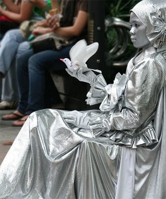 Mime Artist, Orchard Rd (Apr 07)