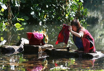 Model Washing Clothes (10 Jun 07)