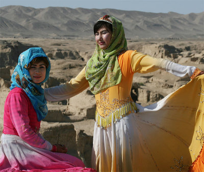 Pretty Uyghur Girls (Oct 07)