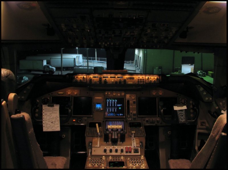China Airlines Cargo Boeing 747-409F Cockpit (B-18715)