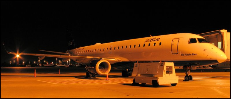 JetBlue Airways Embraer 190 (N198JB) **Panoramic**