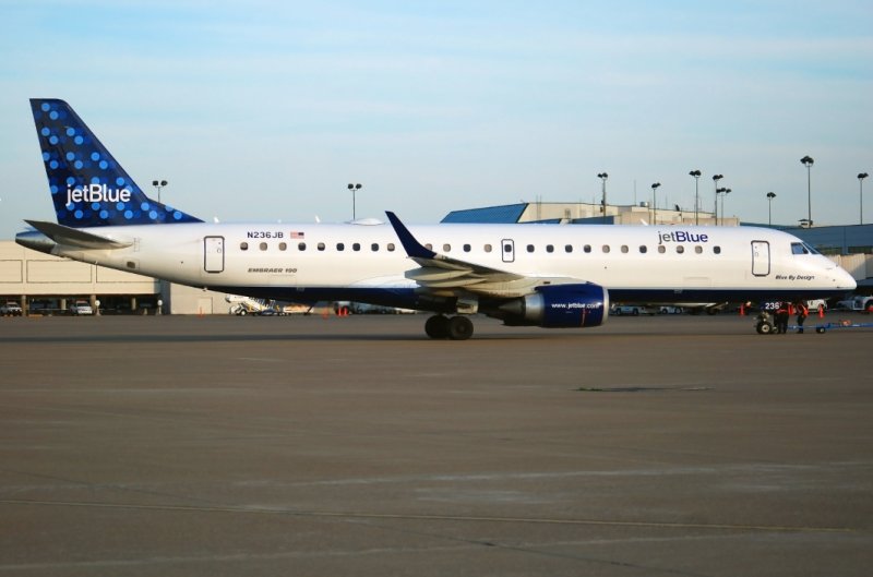 JetBlue Airways Embraer 190 (N236JB)