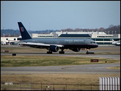 United Airlines Boeing 757-222 (N572UA)