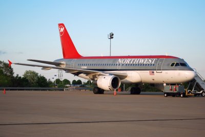 Northwest Airlines Airbus A319 (N319NB)