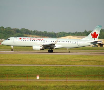 Air Canada Embraer 190 (C-FHIS)