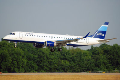 JetBlue Airways Embraer 190 (N216JB)