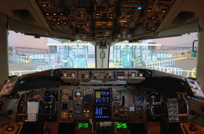 Delta Air Lines Boeing 767-3P6ER (N153DL) **Cockpit**