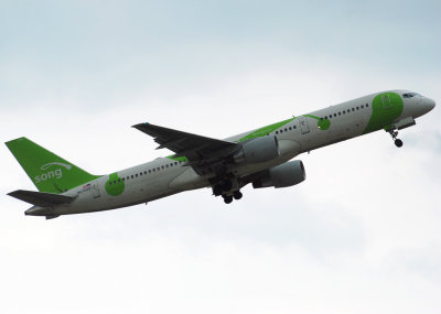 Delta Airlines Boeing 757-232 (N6708D) **Song Livery**
