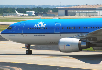 KLM - Royal Dutch Airlines Airbus A330-203 (PH-AOH)