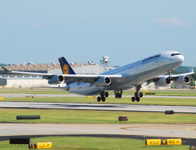 Lufthansa Airbus A340-311(D-AIGB)